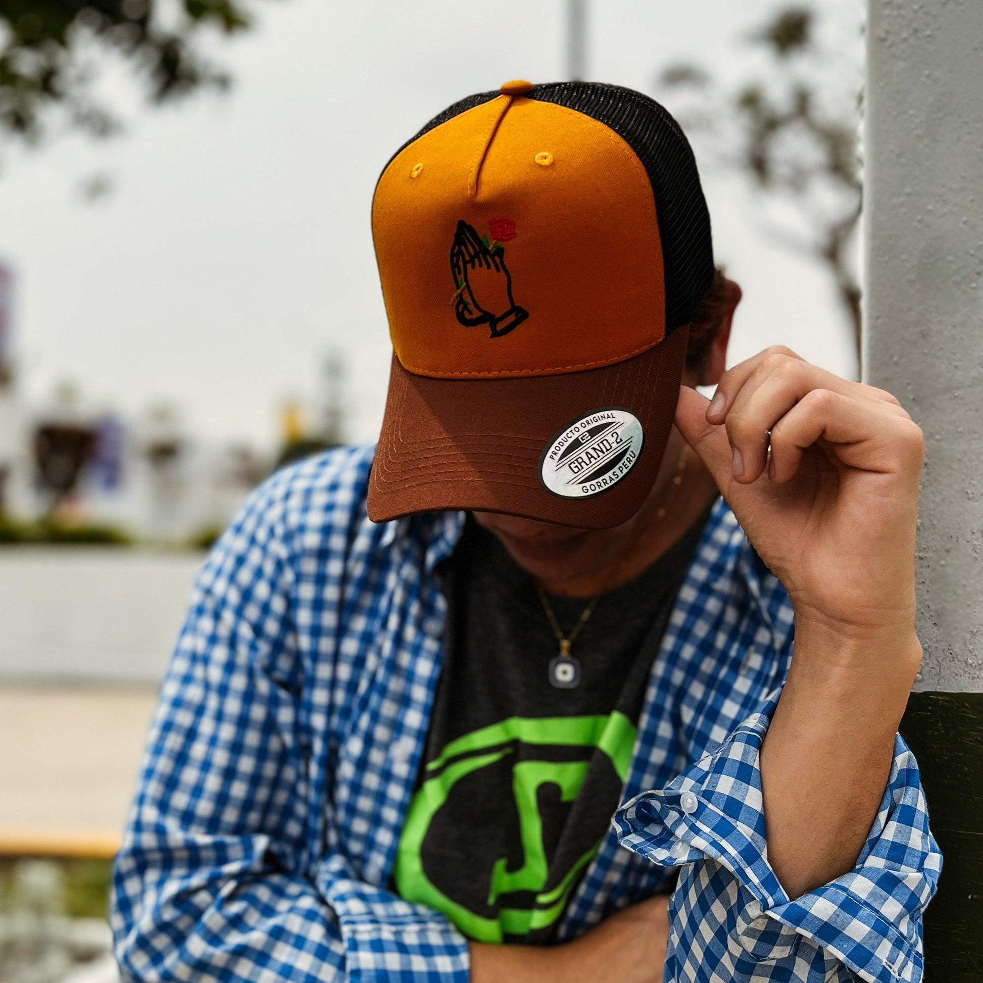 DM Mano con Flor - Gorras Perú