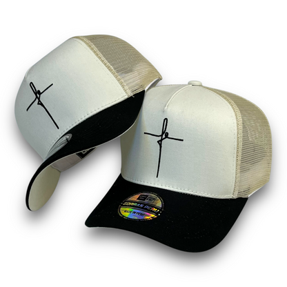 1 gorra fe crema con negro