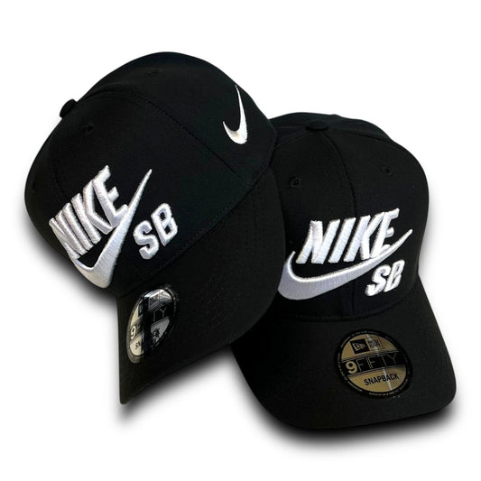 Gorra Nike SB bordado blanco