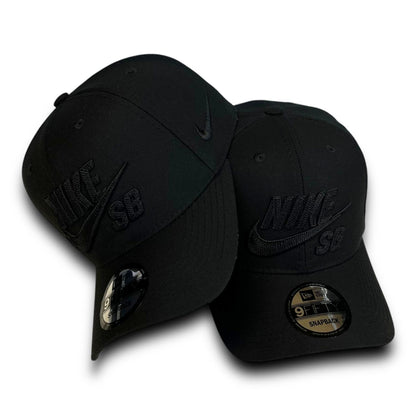 Gorra Nike SB bordado negro